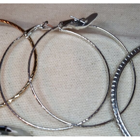 Bundle lot of 7 hoop earrings variety large medium - Picture 2 of 8